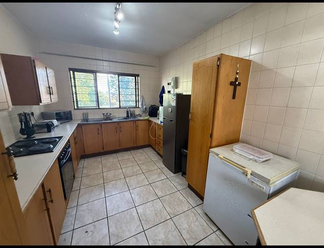 2 BEDROOM FLAT FOR SALE IN VANDERBIJLPARK SE 2